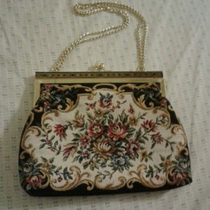 Old Fashioned purse with chain